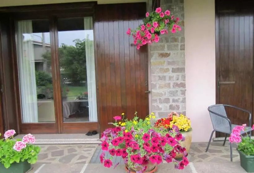 ベッドアンドブレックファースト Le 3 Camelie Malpensa