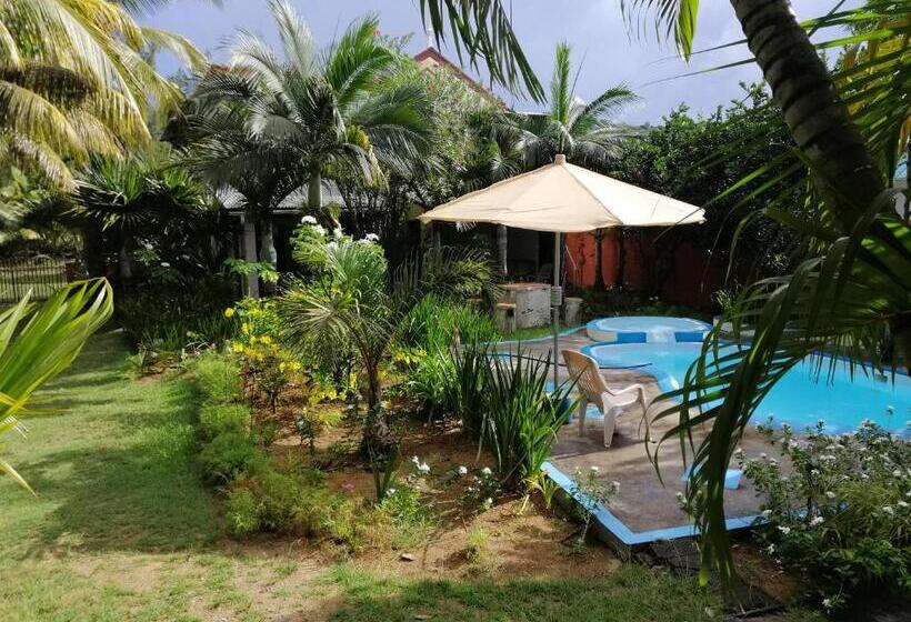 تختخواب و صبحانه Les Varangues Rodrigues