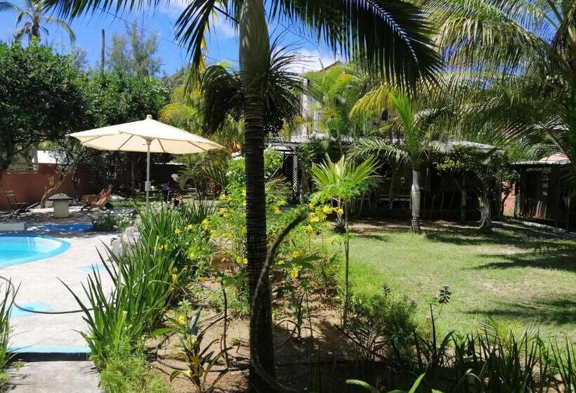 تختخواب و صبحانه Les Varangues Rodrigues