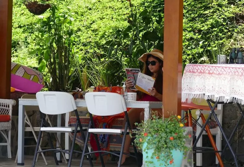 هتل Bungalows Sanlaz