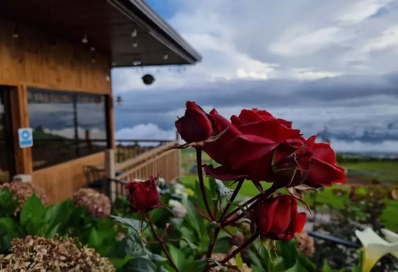 Hotelli Cabañas & Mirador Secret Garden Costa R