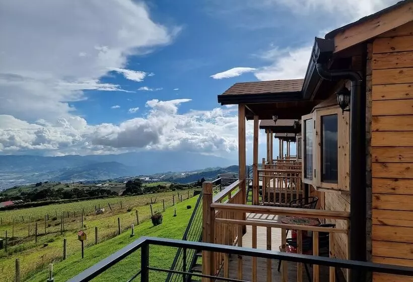 Hotelli Cabañas & Mirador Secret Garden Costa R