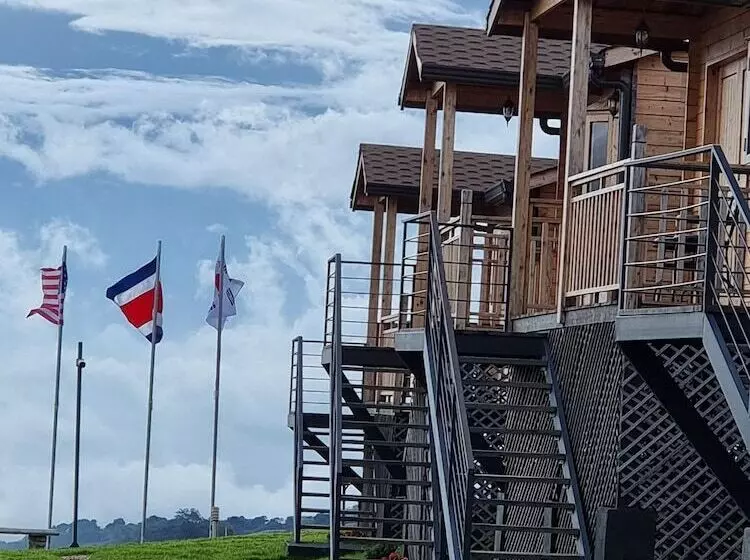 Hotelli Cabañas & Mirador Secret Garden Costa R