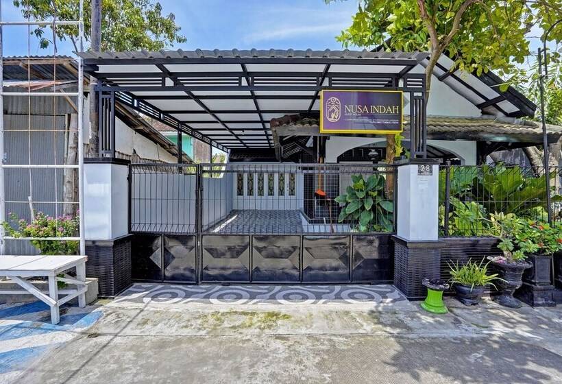 호텔 Spot On 91868 Nusa Indah Guest House Syariah