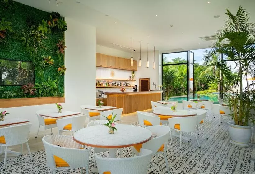 Hotelli Waka Villa Private Resort & Spa 16 + Adults Only