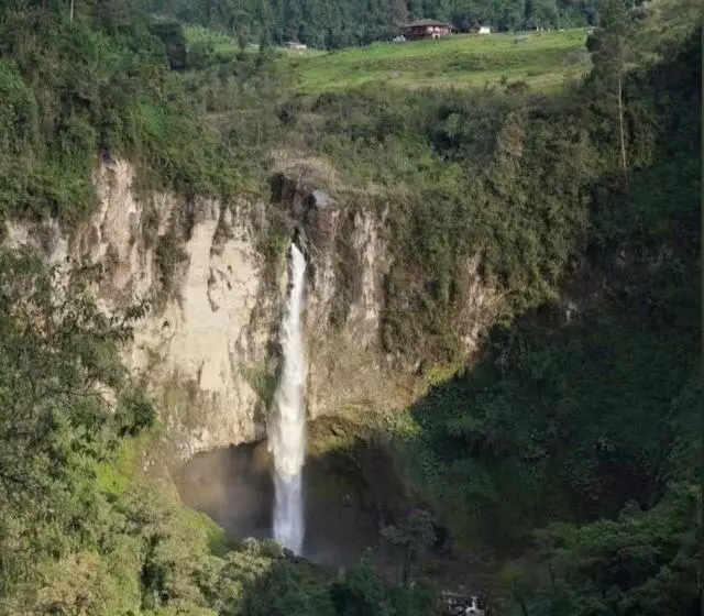 ペンション La Laguna Hostal