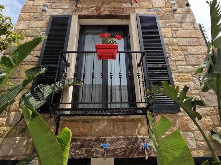 پانسیون Picasso Suites çeşme