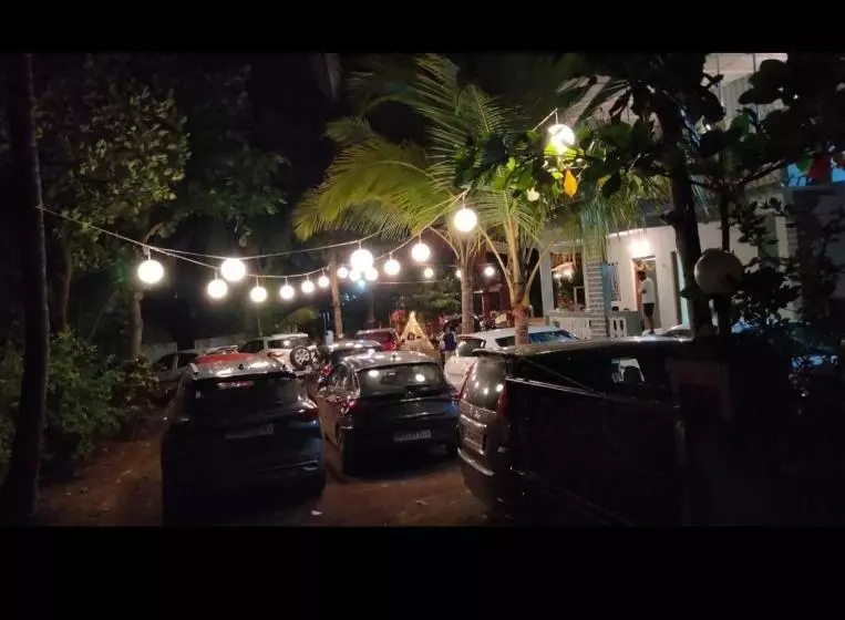 Aamiaismajoitus (B&B) Vishranti Beach Cottage