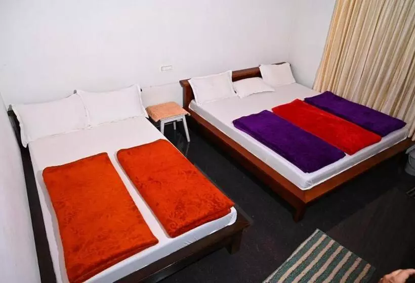 Hotelli Adamya Home Stay