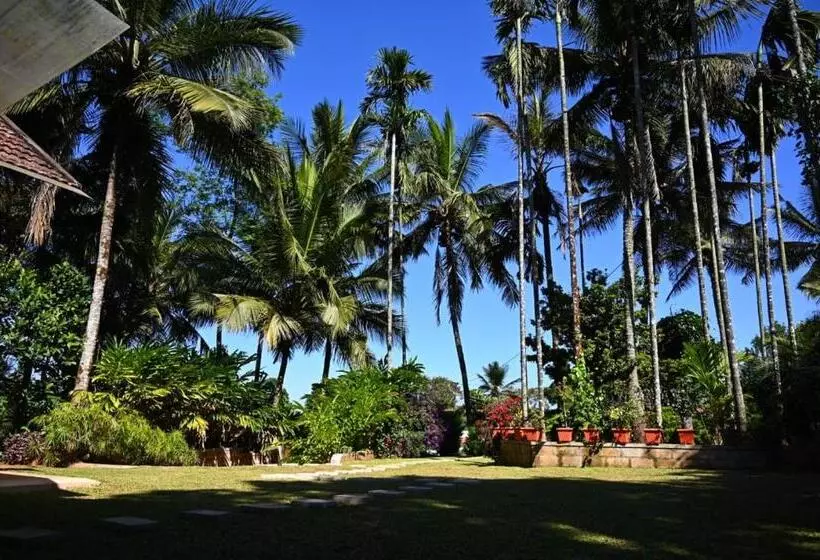 Hotelli Adamya Home Stay