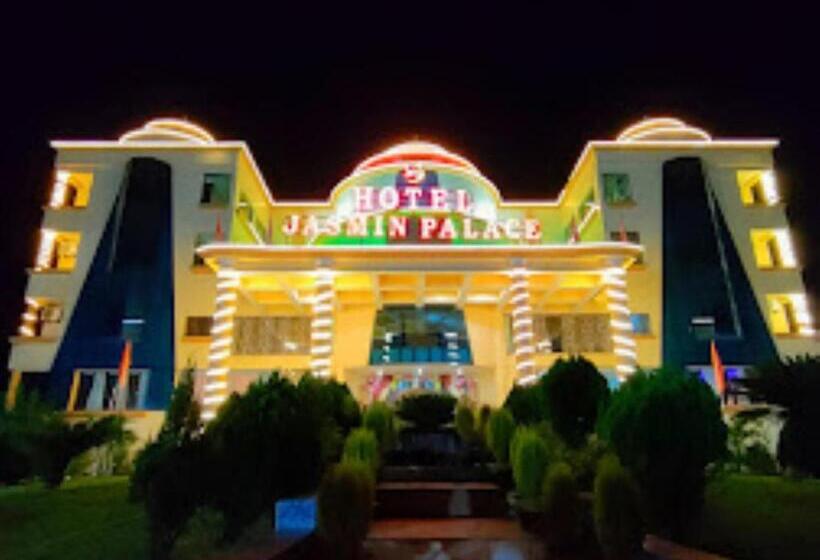 בית מלון כפרי Jasmin Palace Angul