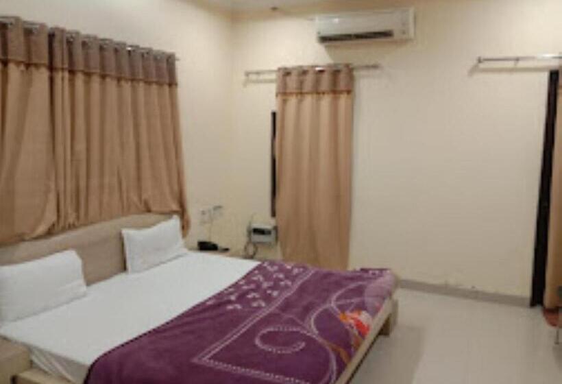 בית מלון כפרי Tanya Palace,datia