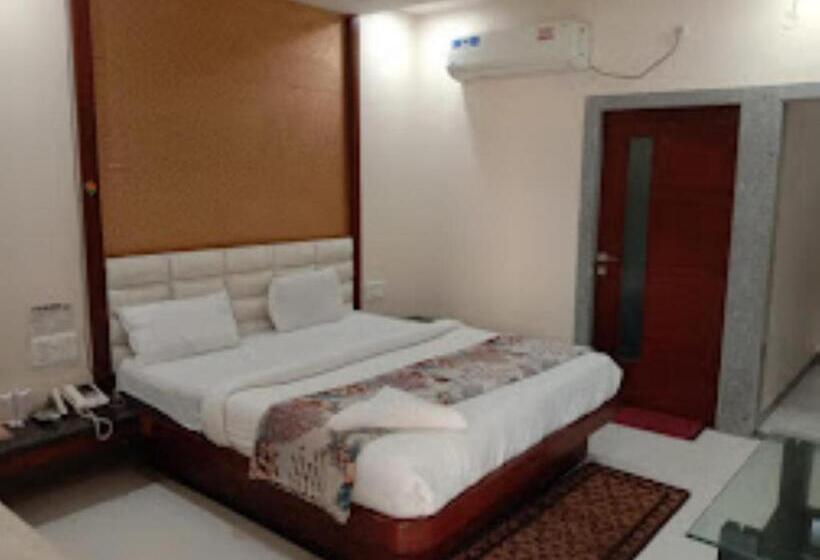 בית מלון כפרי Tanya Palace,datia