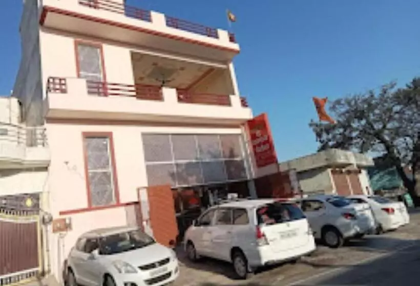 ホテル The Ramay Palace Ayodhya