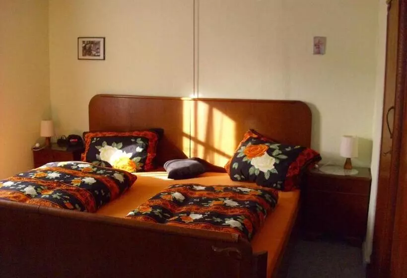 Majatalo Vierzeithof   Hofcafé Eiszeit