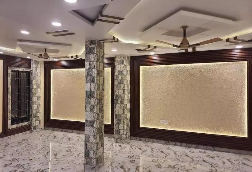 Divine Hotel & Banquet Hall
