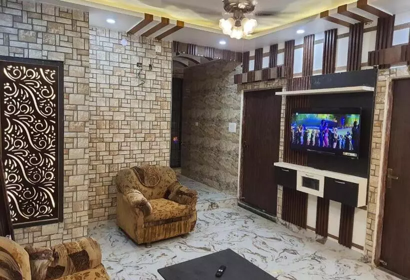 Divine Hotel & Banquet Hall