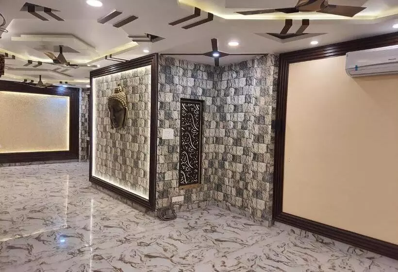 Divine Hotel & Banquet Hall