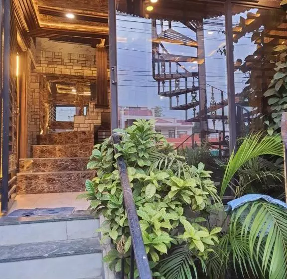 Divine Hotel & Banquet Hall
