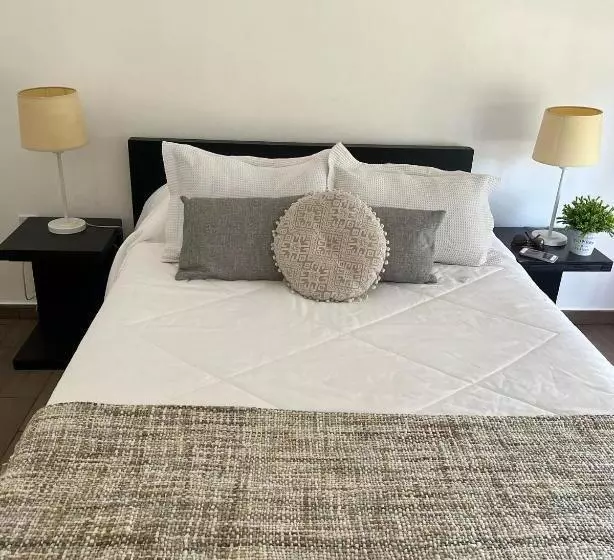 Kapselihotelli Alojamiento Playa Grande Marazul