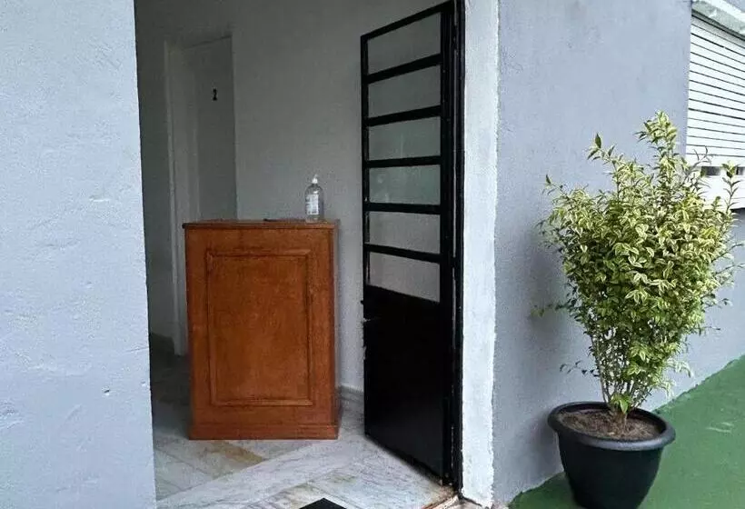 Kapselihotelli Alojamiento Playa Grande Marazul