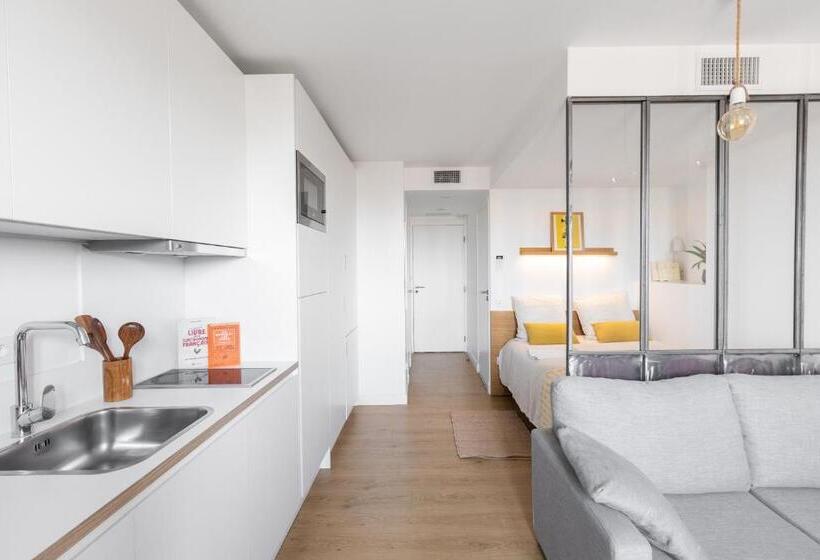 هتل The Babel Community République Joliette