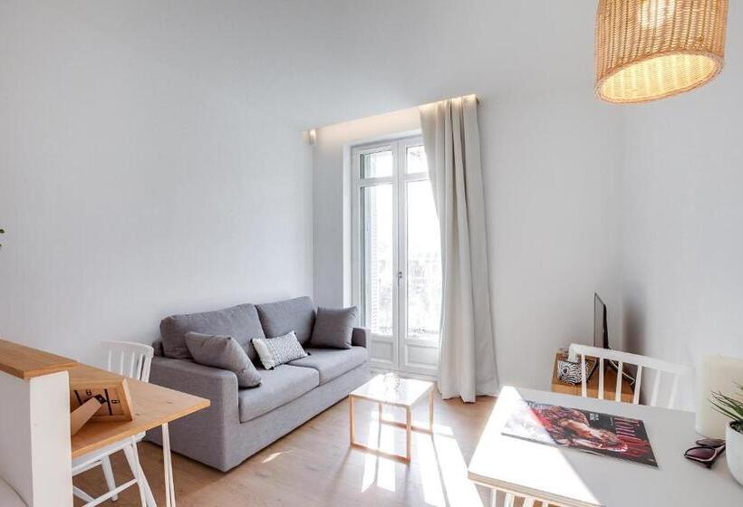 هتل The Babel Community République Joliette