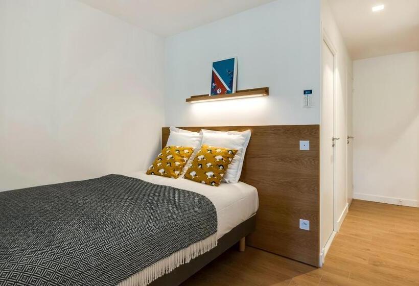 هتل The Babel Community République Joliette