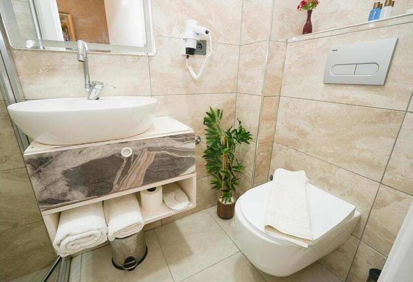 هتل Luxury Medea Taksim