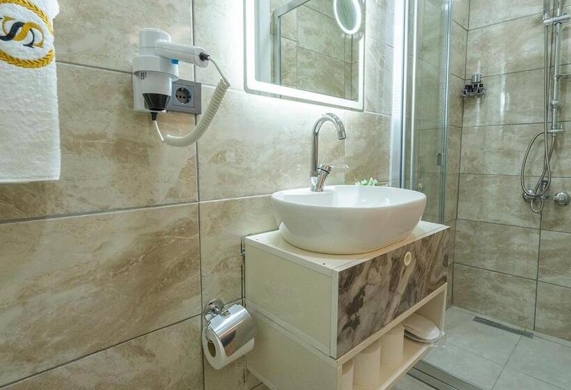 هتل Luxury Medea Taksim