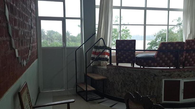 Otel Madu River Edge