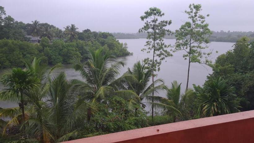 Otel Madu River Edge