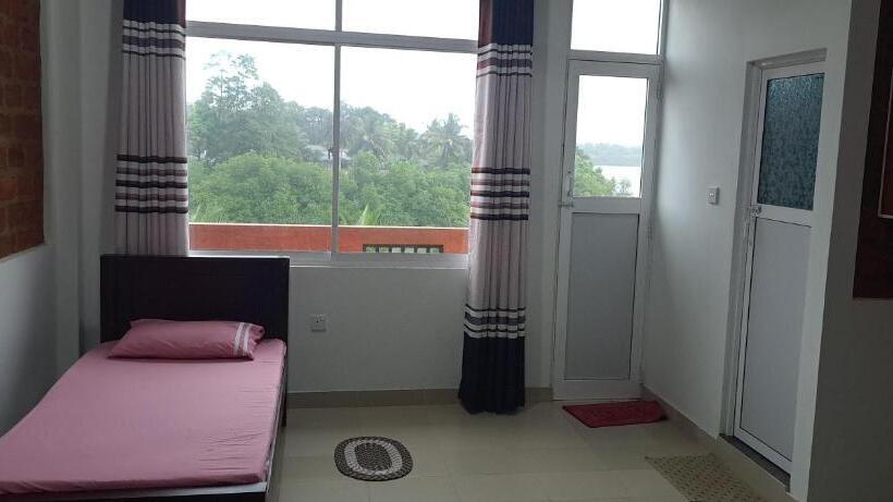 Otel Madu River Edge