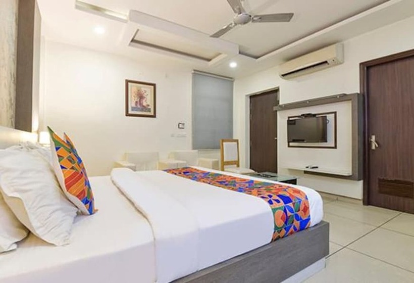 Fabhotel Signature Inn