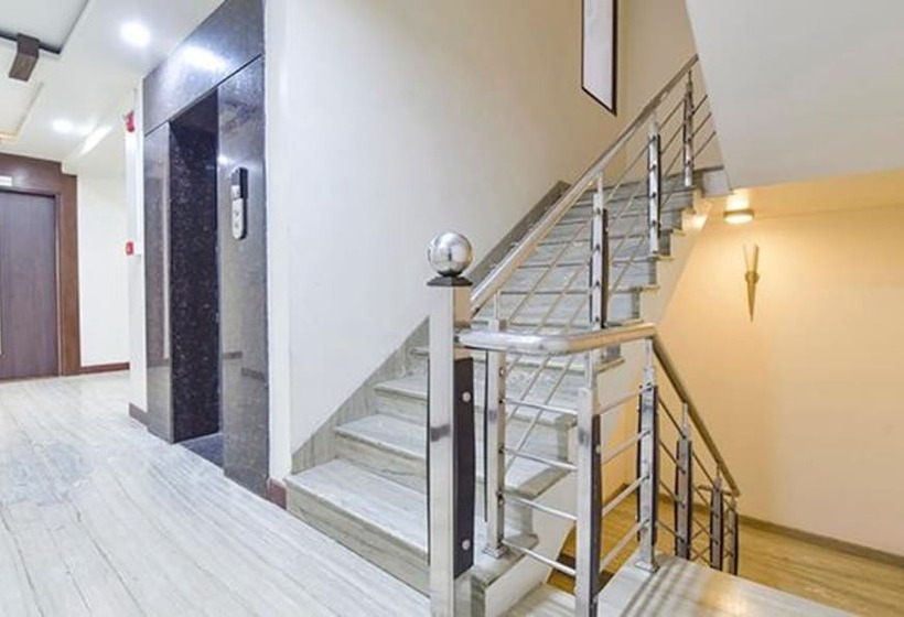 Fabhotel Signature Inn