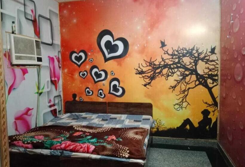 Oyo 8203 Hotel Moon Light