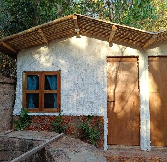 פנסיון Jungle Huts