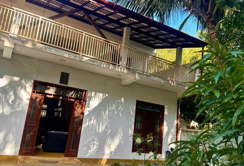 Cecilia Unawatuna Rooms & Hostel