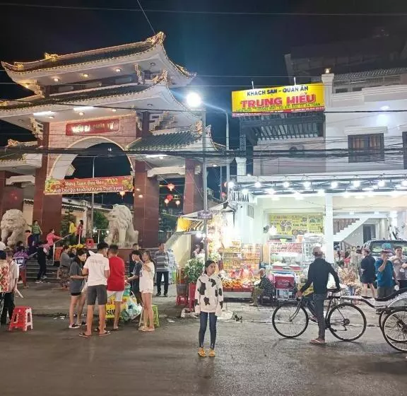 هتل Khách Sạn Trung Hiếu