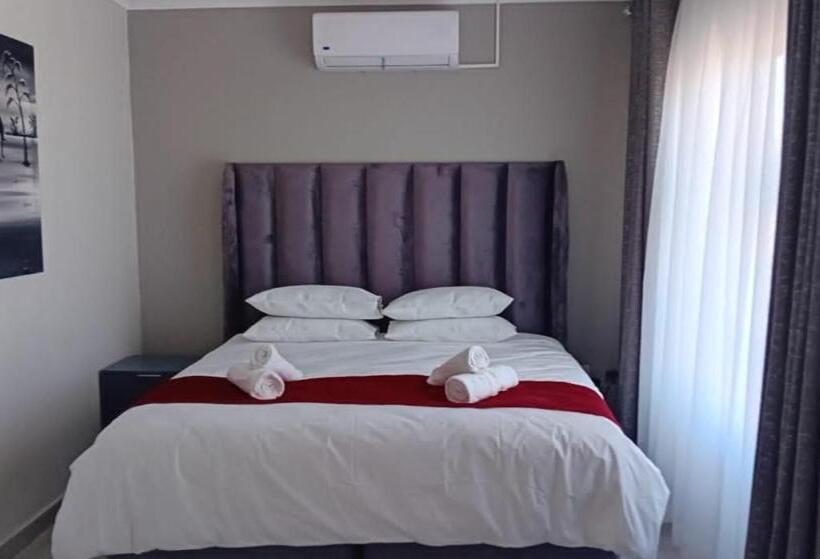 هتل Tree Tops Game Resort