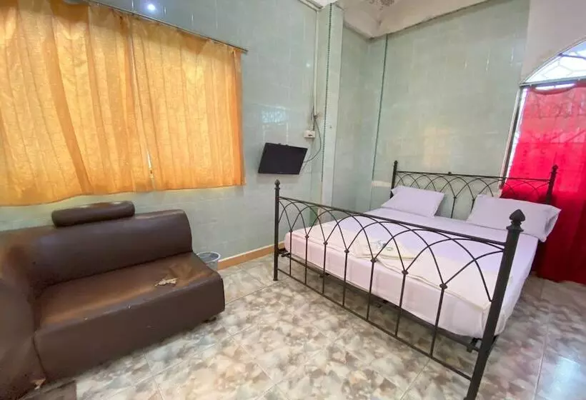 Hotelli California Mitra Reddoorz