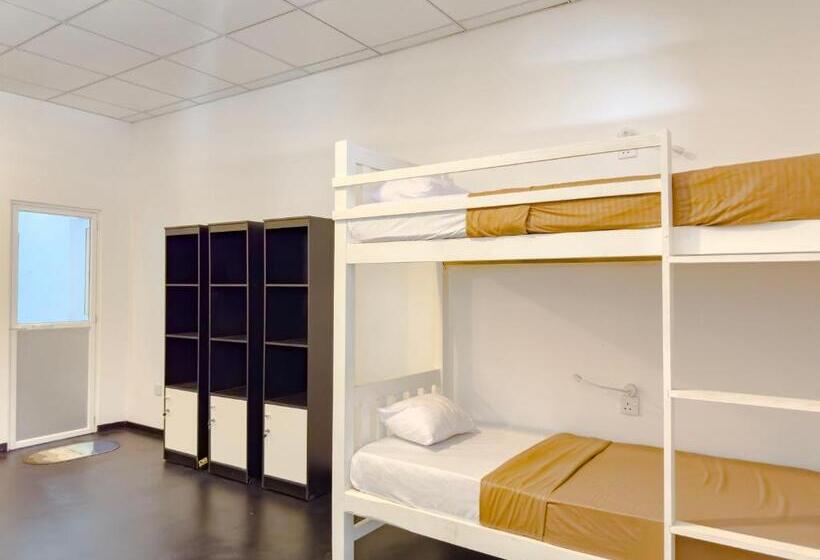 Retkeilymaja One Minute Mirissa