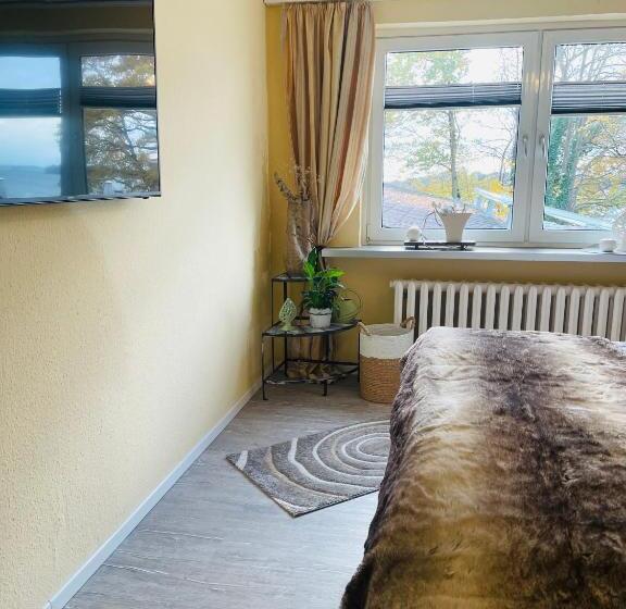 فندق صغير Restaurant Seeblick Direkt Am Schweriner See