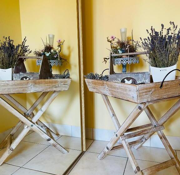 فندق صغير Restaurant Seeblick Direkt Am Schweriner See