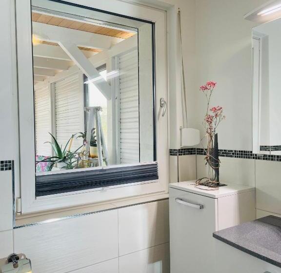 فندق صغير Restaurant Seeblick Direkt Am Schweriner See