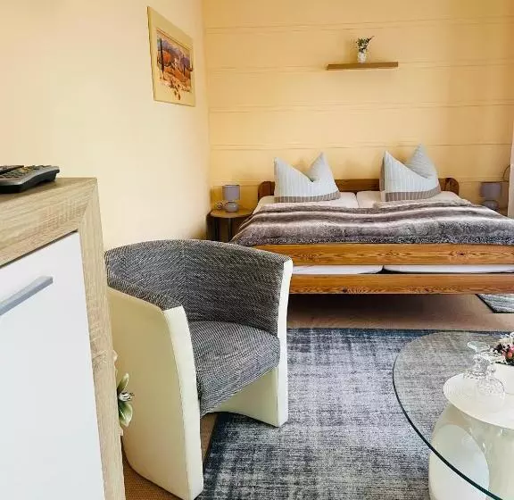 Retkeilymaja Restaurant Seeblick Direkt Am Schweriner See