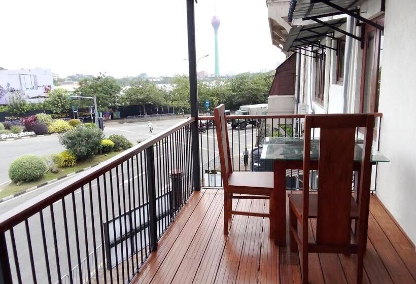 تختخواب و صبحانه Urban Deck