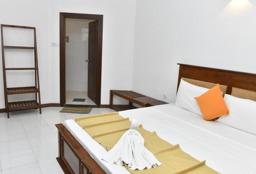 تختخواب و صبحانه Urban Deck