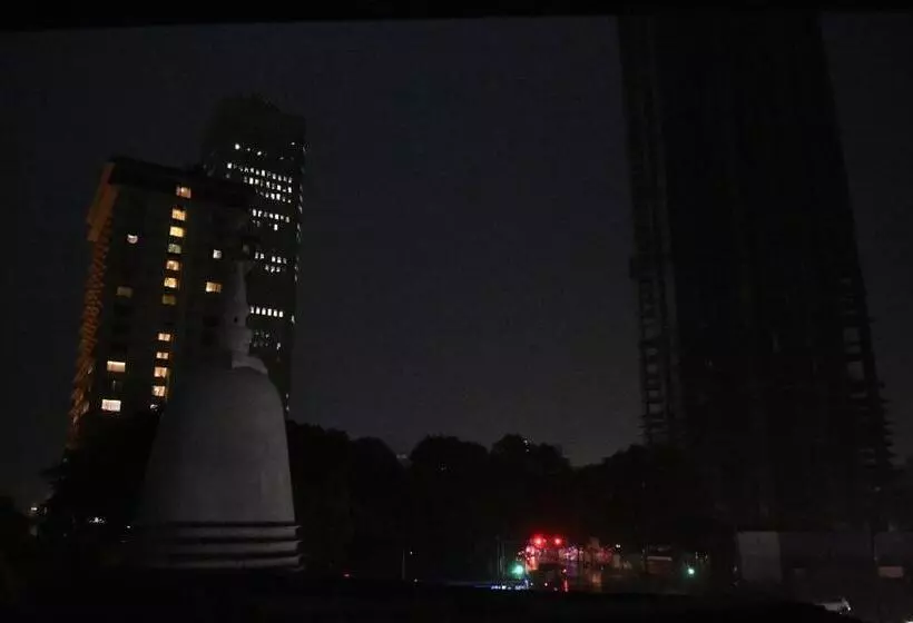 تختخواب و صبحانه Urban Deck