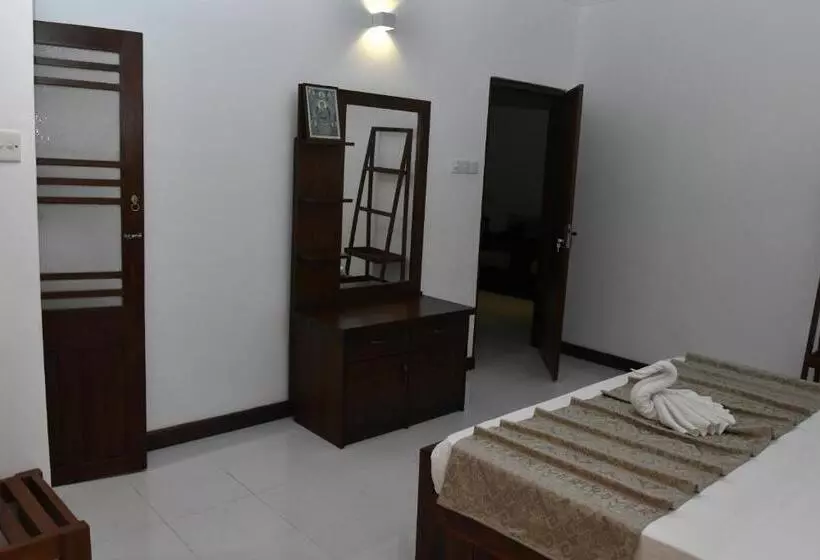 تختخواب و صبحانه Urban Deck